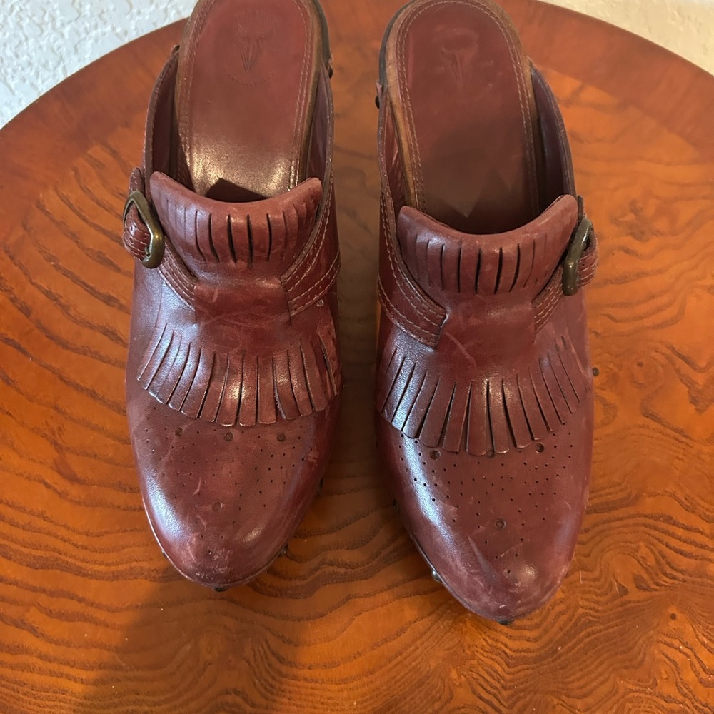 ❤️ Frye Burgundy/ rich dark brown Leather Mules with Fringe